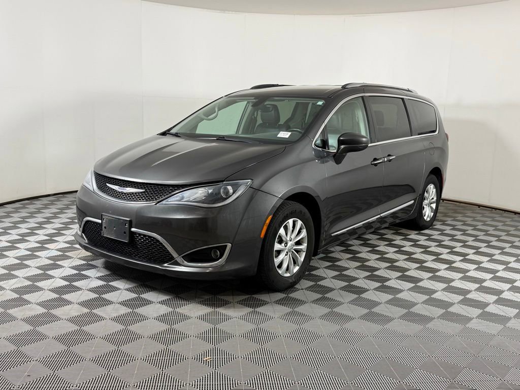 Used 2019 Chrysler Pacifica Touring-L image 7