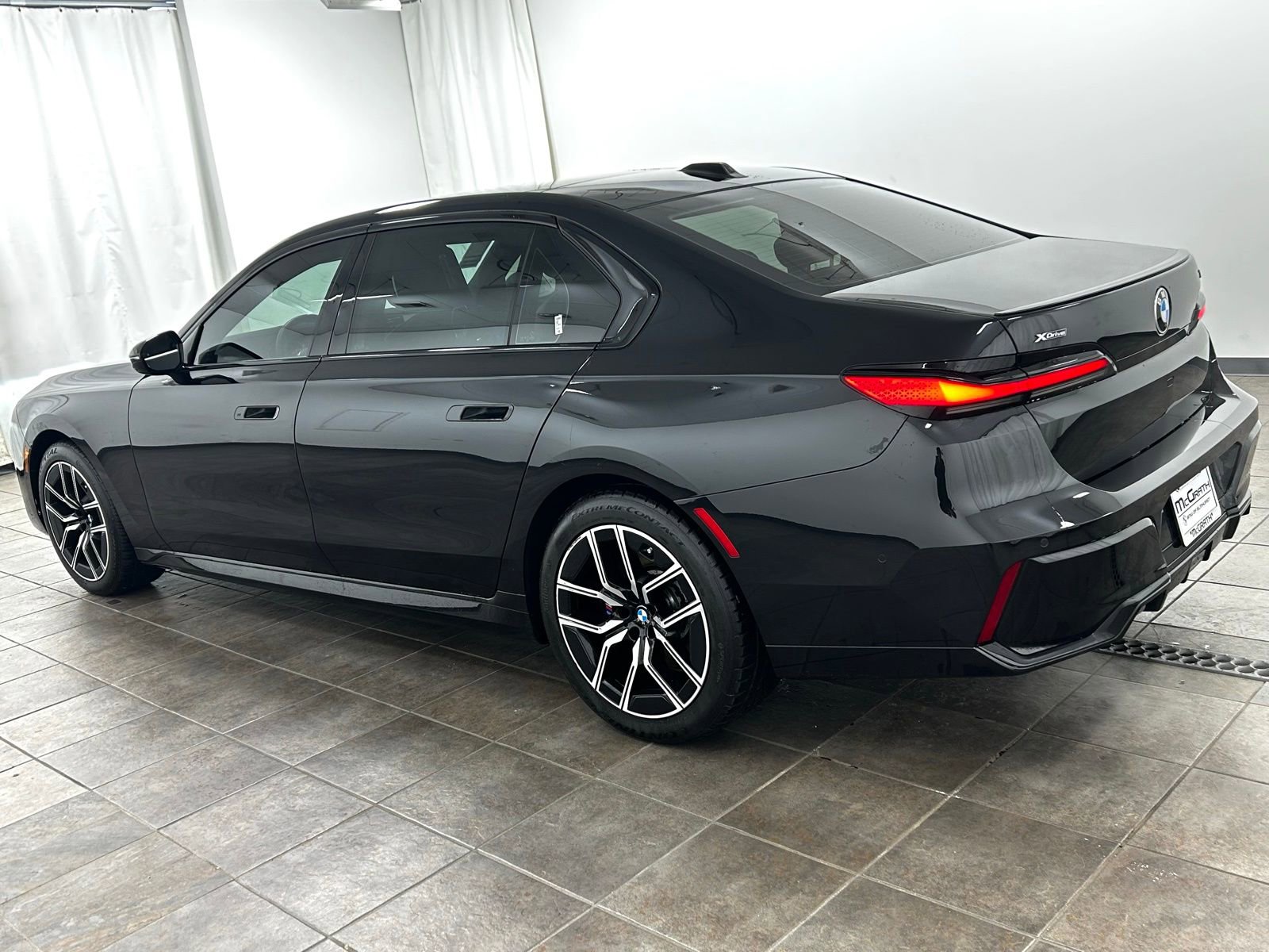 Used 2024 BMW 740i xDrive image 3