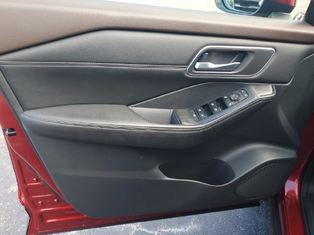 Used 2021 Nissan Rogue SV w/ Premium Package FWD image 11