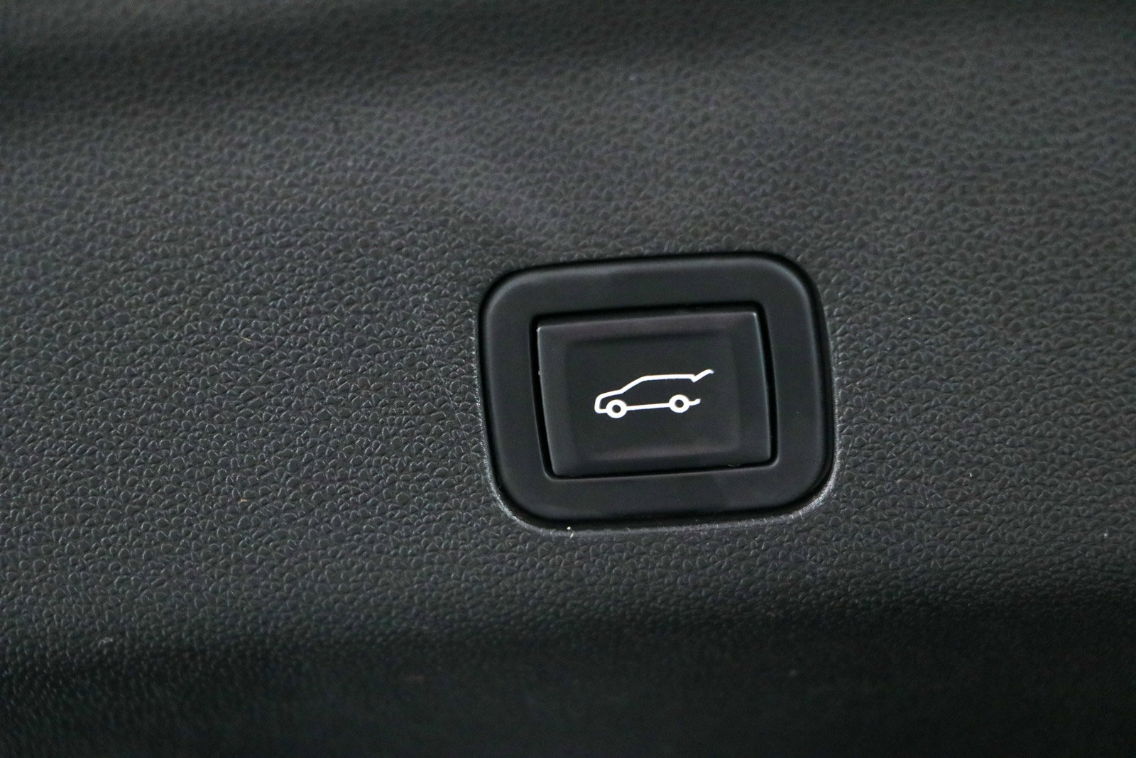 Used 2023 GMC Yukon SLT w/ SLT Luxury Package RWD image 35