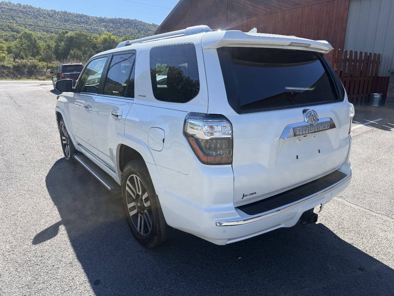 Used 2022 Toyota 4Runner Limited AWD/4WD image 5