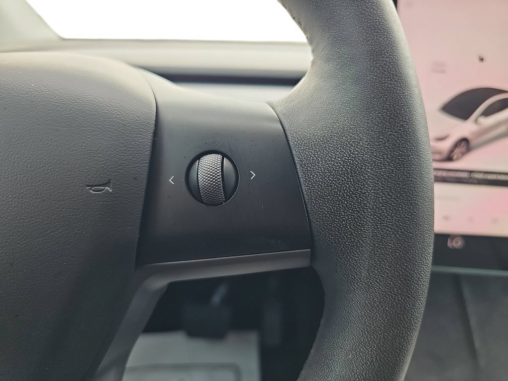 Used 2022 Tesla Model Y Long Range AWD/4WD image 18