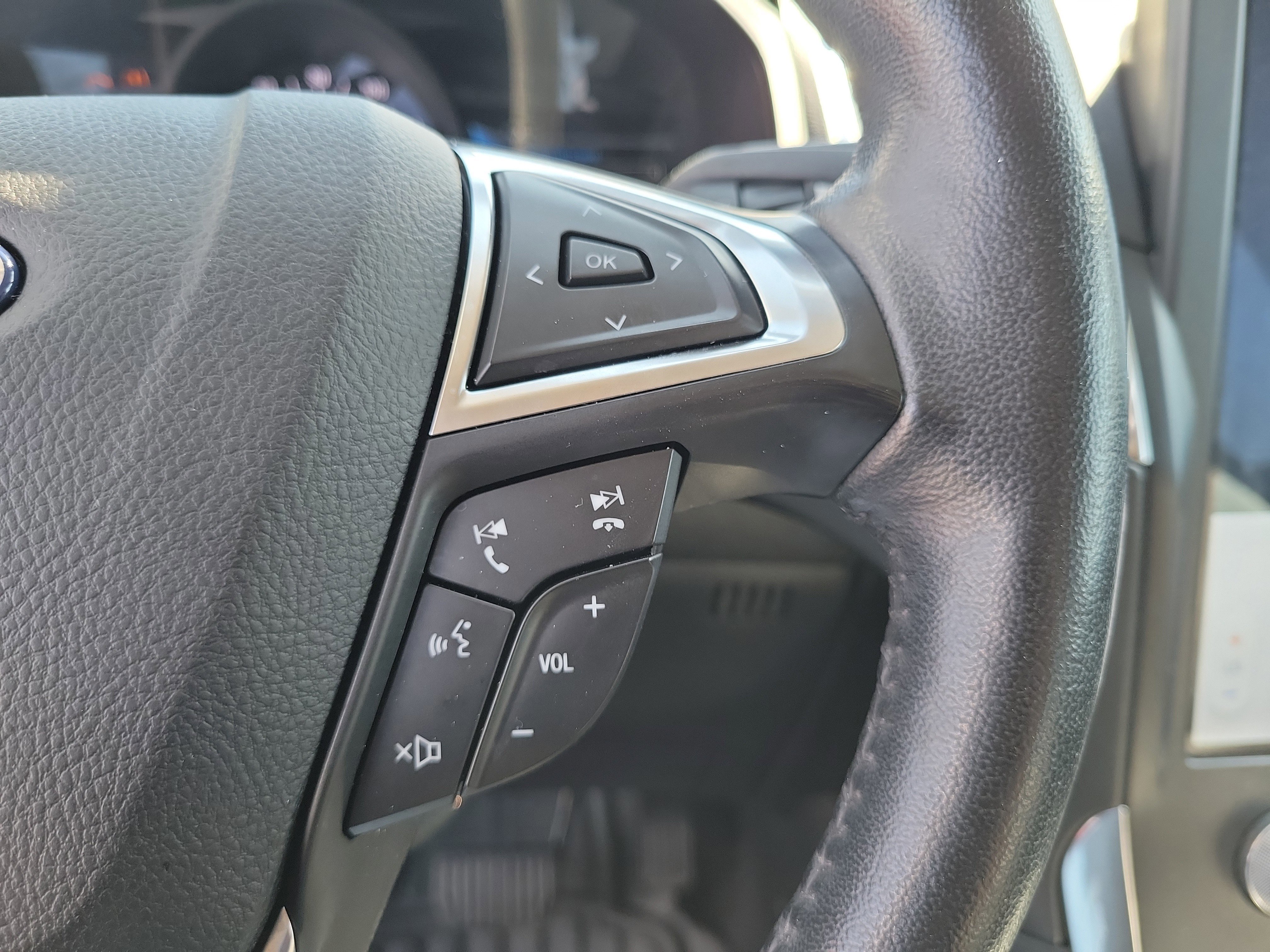 Used 2023 Ford Edge Titanium image 26