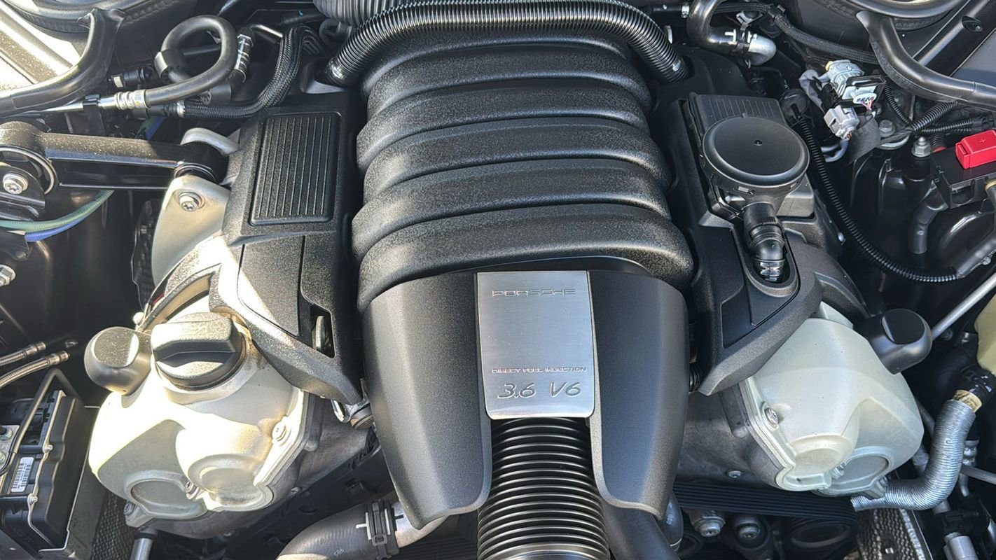 Used 2015 Porsche Panamera 4 image 34