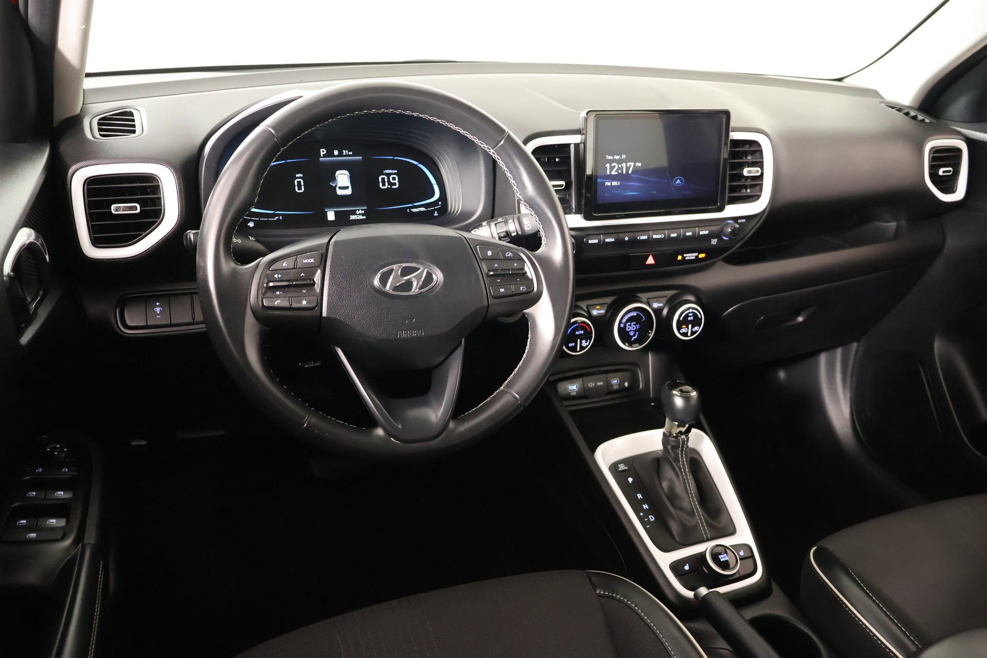Used 2025 Hyundai Venue Limited FWD image 2