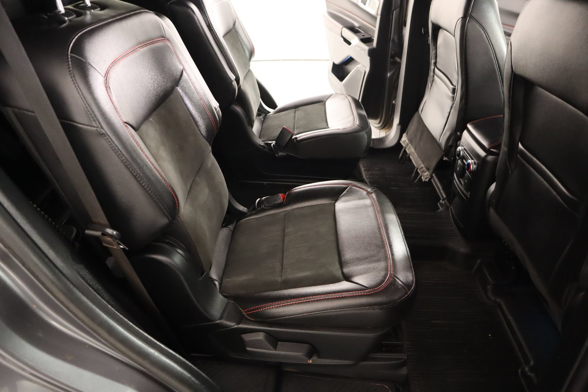Used 2022 Ford Explorer ST-Line AWD/4WD image 16