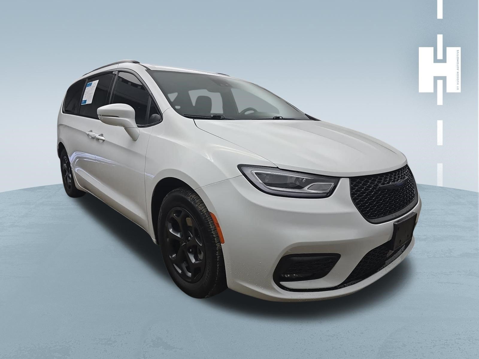 Used 2021 Chrysler Pacifica Limited w/ Uconnect Theater Family Group FWD image 1