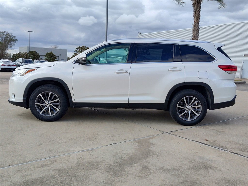 Used 2019 Toyota Highlander SE image 4