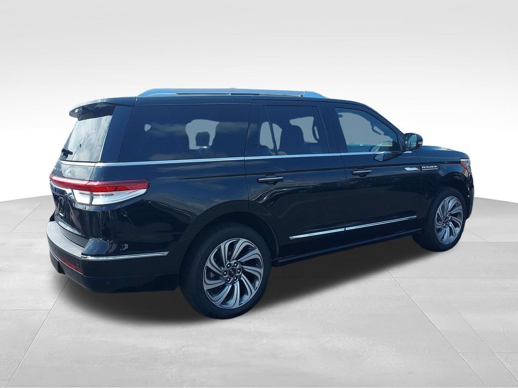 Used 2024 Lincoln Navigator Reserve AWD/4WD image 5
