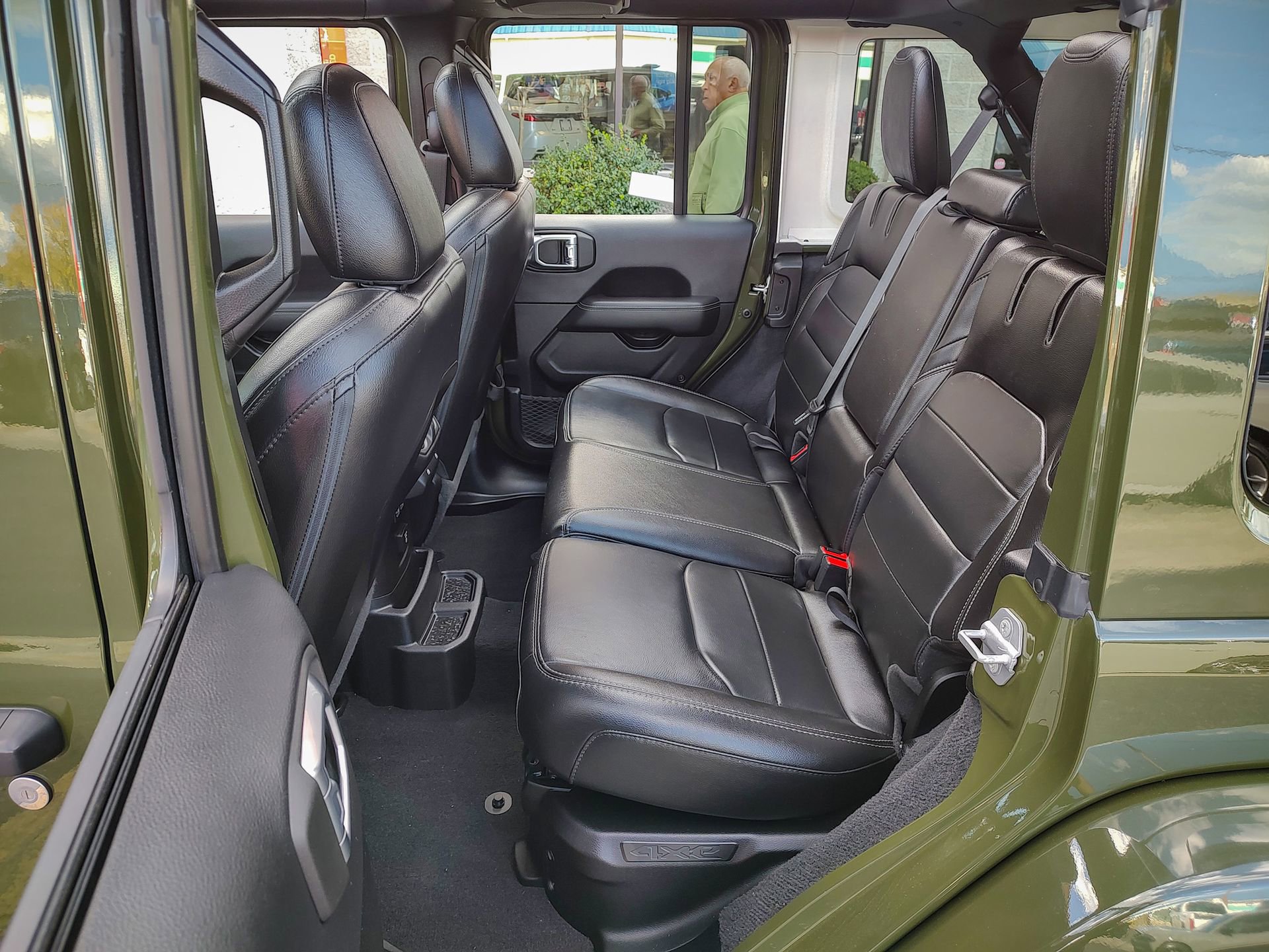 Used 2021 Jeep Wrangler Unlimited Sahara w/ Cold Weather Group image 13