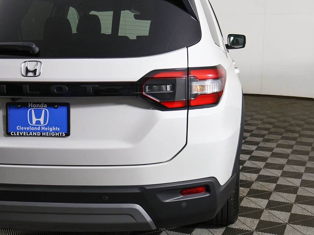 Used 2025 Honda Pilot EX-L image 16