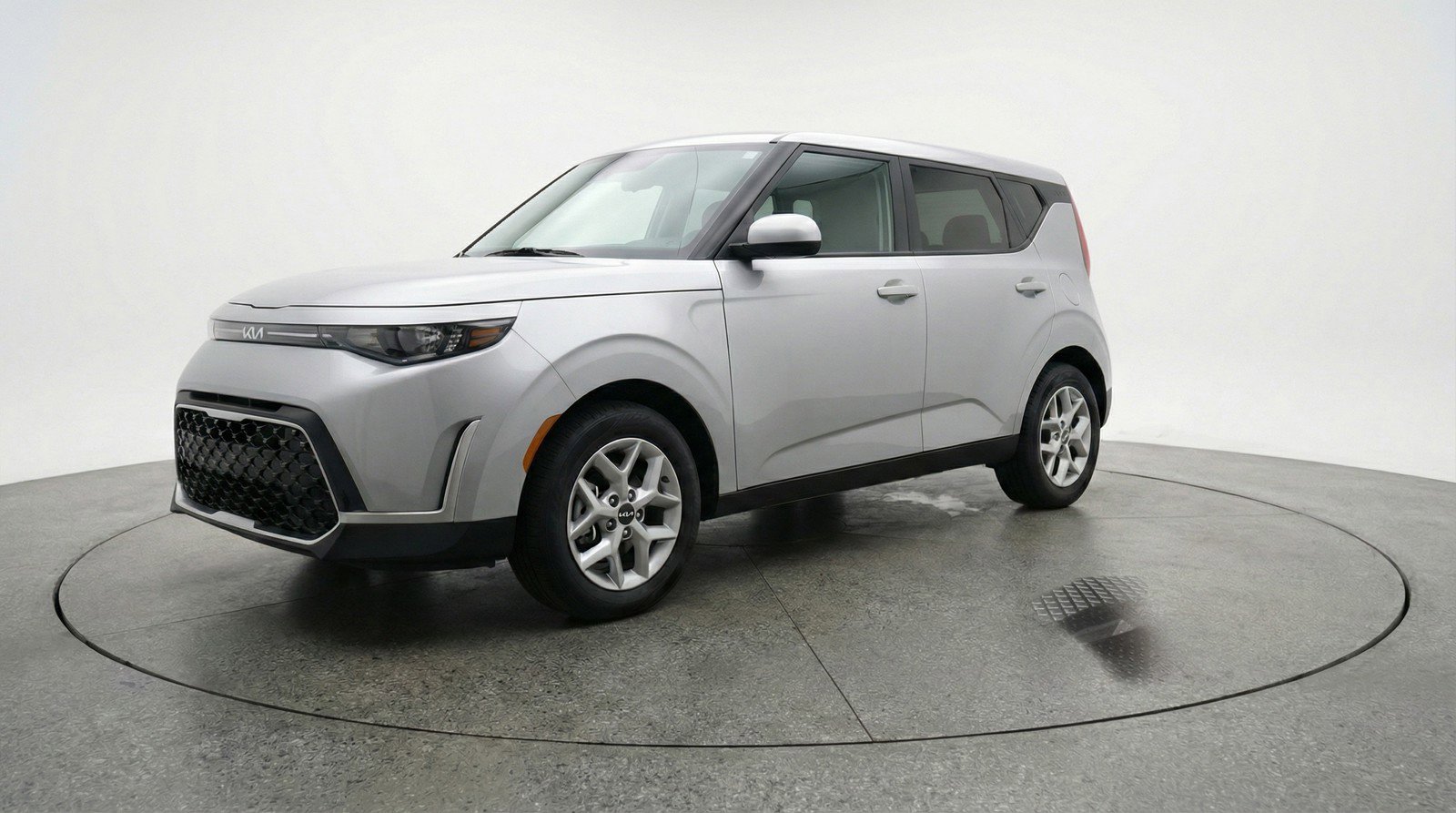 Used 2025 Kia Soul LX w/ LX Technology Package image 3