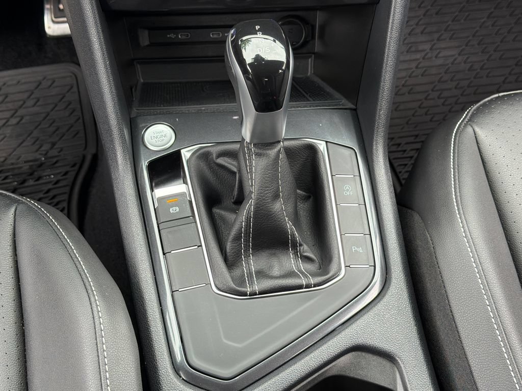 Certified 2023 Volkswagen Tiguan SE R-Line FWD image 25