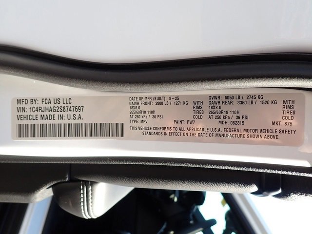 New 2025 Jeep Grand Cherokee Laredo w/ Luxury Tech Group I image 16