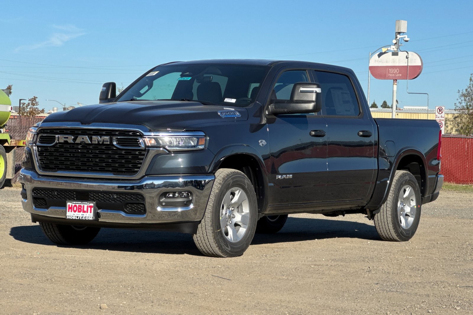 New 2026 RAM 1500 4x4 Crew Cab image 7