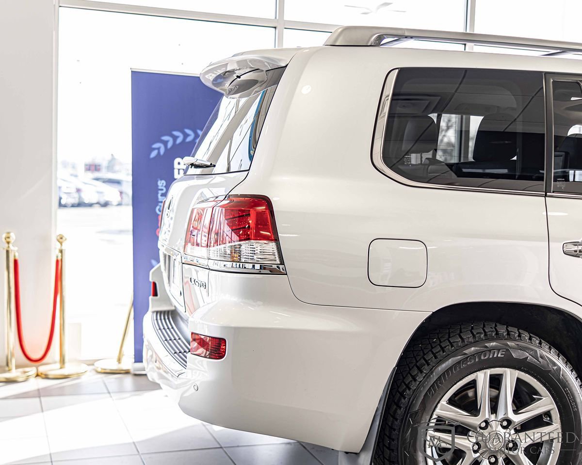 Used 2015 Lexus LX 570 4WD w/ Luxury Package image 15
