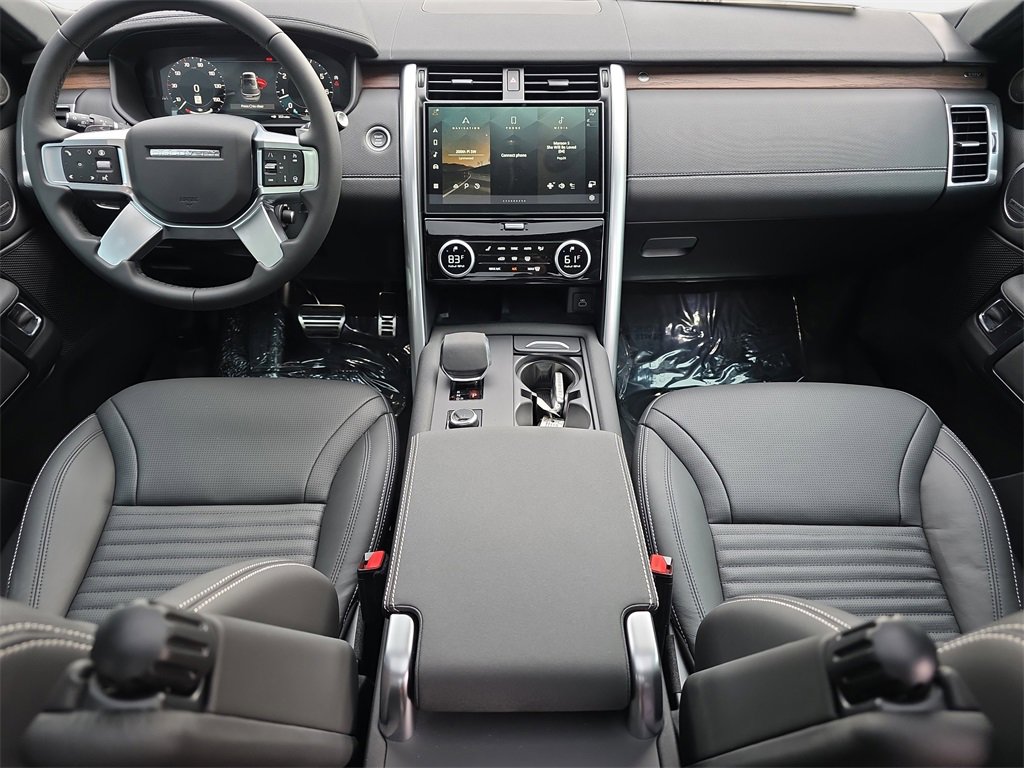 New 2025 Land Rover Discovery Dynamic SE image 9