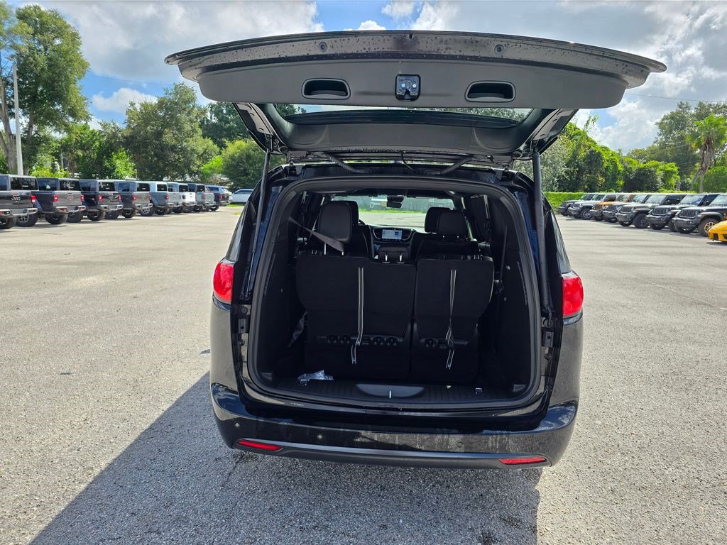 New 2026 Chrysler Voyager LX FWD image 35