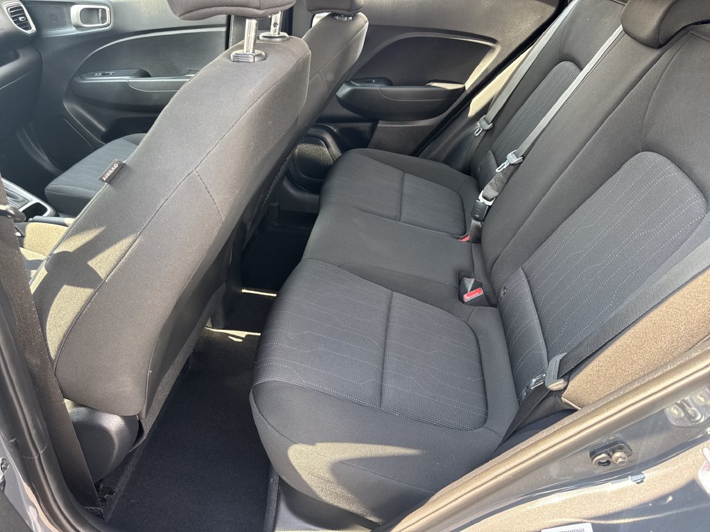 Used 2025 Hyundai Venue SE FWD image 20