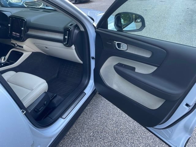 Certified 2024 Volvo XC40 B5 Ultimate w/ Protection Package Premier AWD/4WD image 14