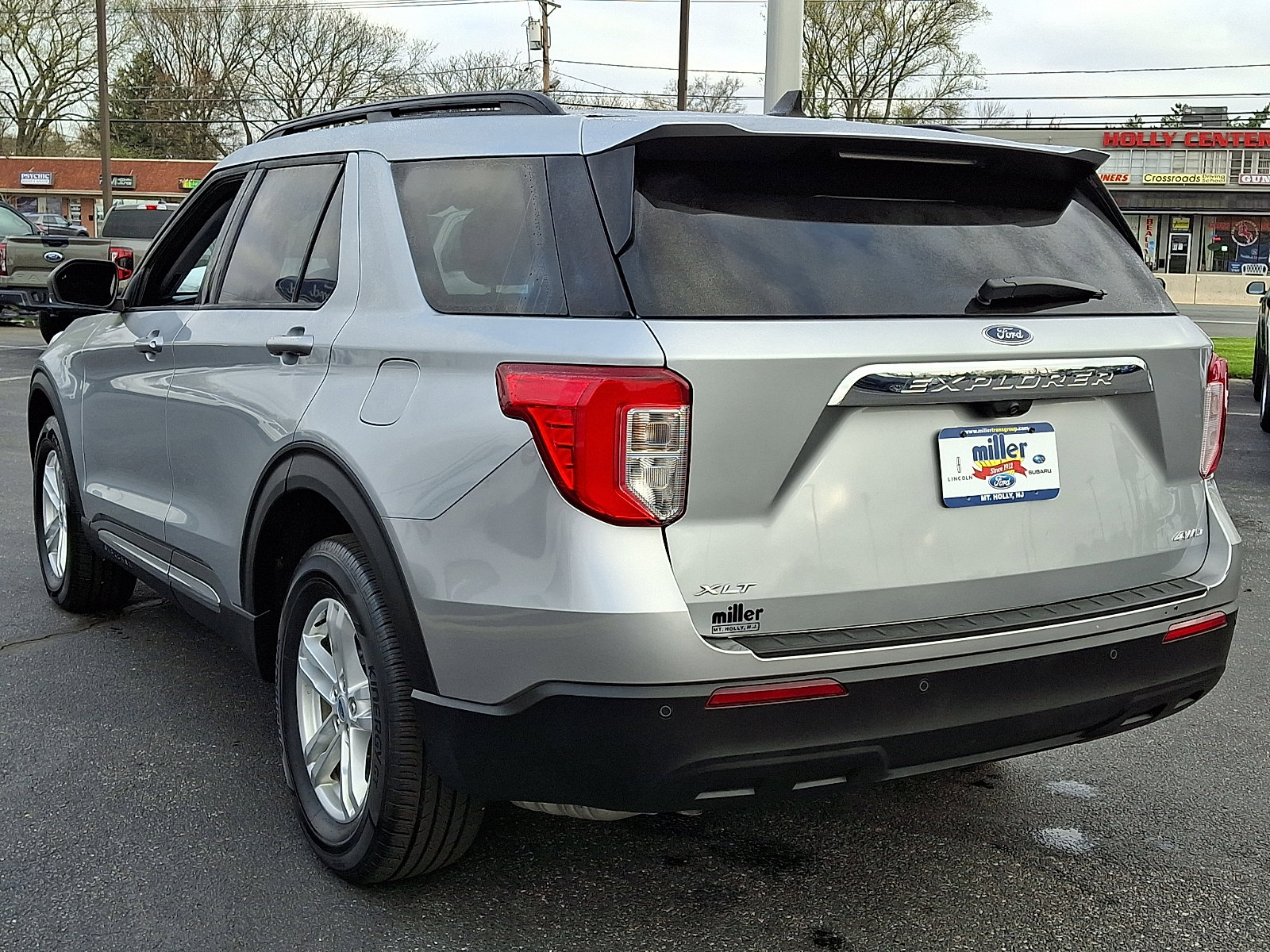Certified 2023 Ford Explorer XLT image 4