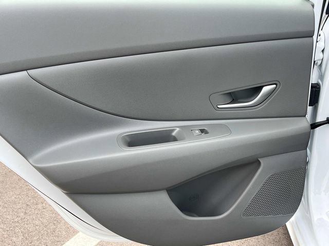 Used 2024 Hyundai Elantra SE image 19