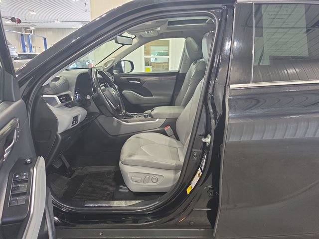 Used 2020 Toyota Highlander Platinum AWD/4WD image 24