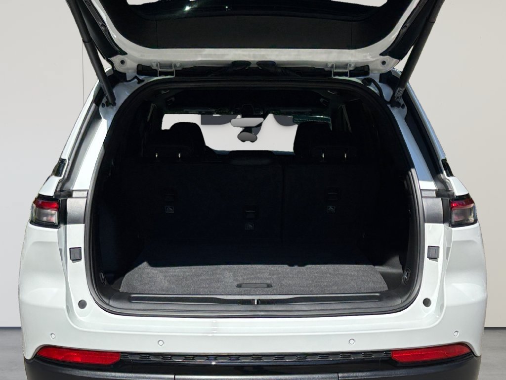 Used 2025 Jeep Grand Cherokee Limited RWD image 18