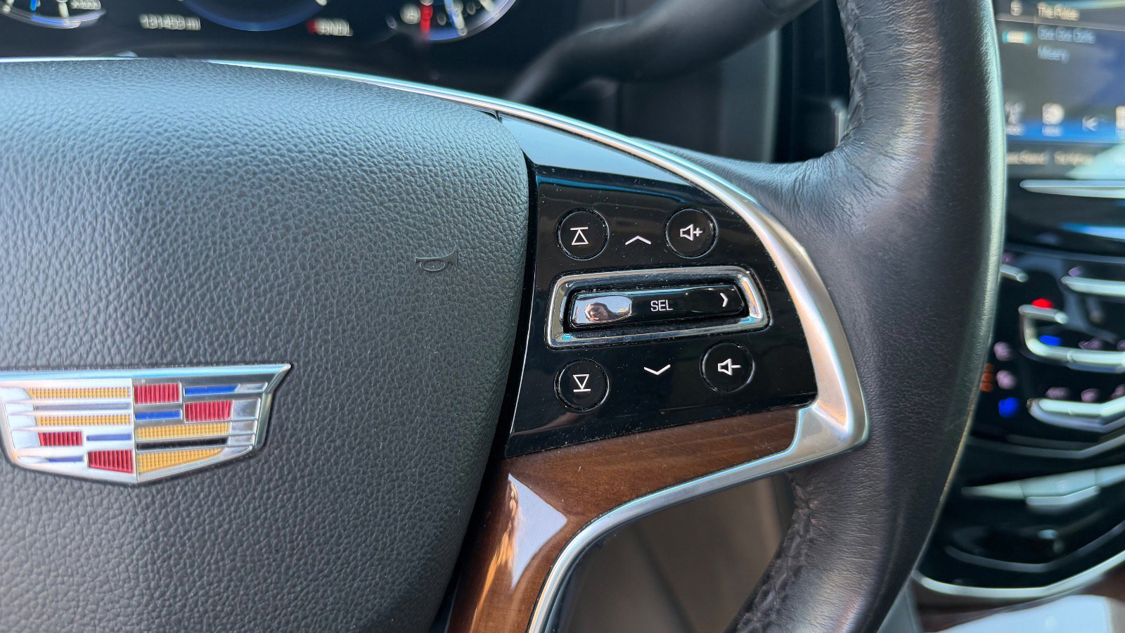 Used 2019 Cadillac Escalade ESV Luxury AWD/4WD image 35