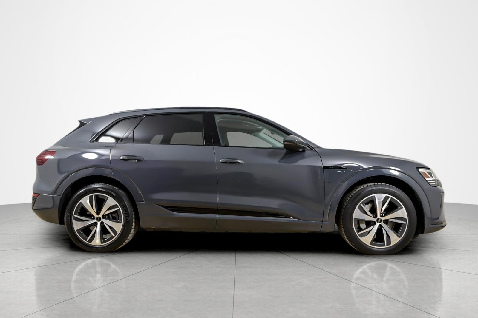 Used 2024 Audi Q8 e-tron Premium AWD/4WD image 6