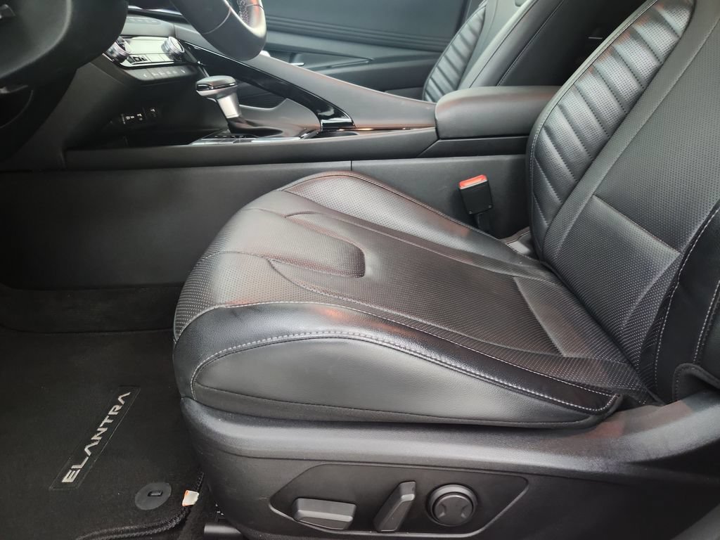 Used 2023 Hyundai Elantra Limited FWD image 21