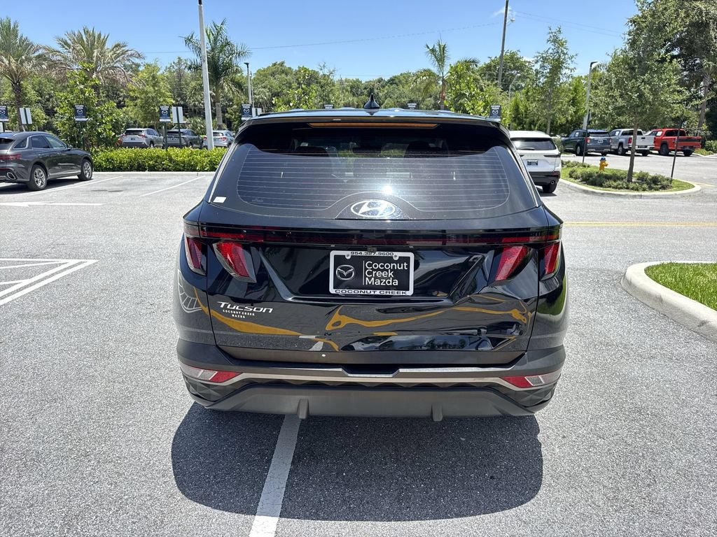 Used 2023 Hyundai Tucson SE FWD image 2