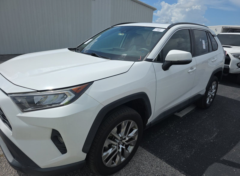 Used 2020 Toyota RAV4 XLE Premium FWD video 1