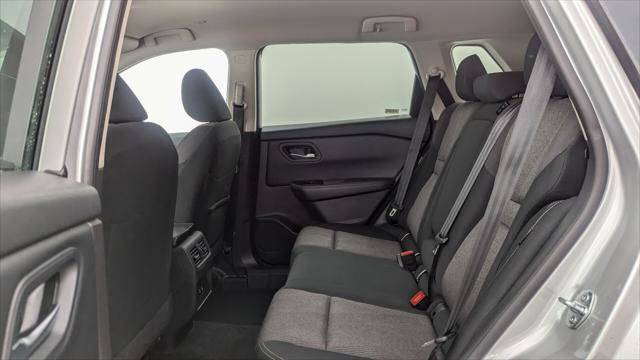 Used 2024 Nissan Rogue SV image 17