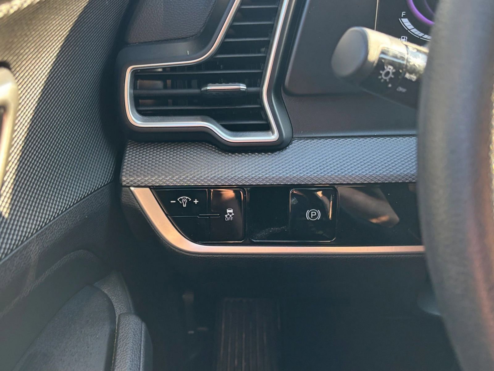 Used 2025 Kia Sportage LX image 33