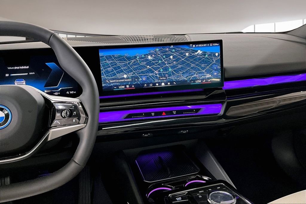 Used 2025 BMW i5 xDrive40 w/ Premium Package image 9