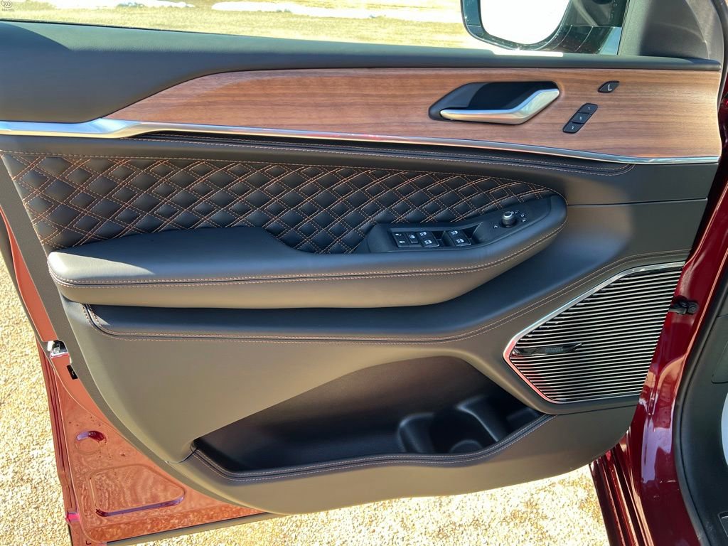 New 2026 Jeep Grand Cherokee L Summit w/ Advanced Protech Group IV image 34