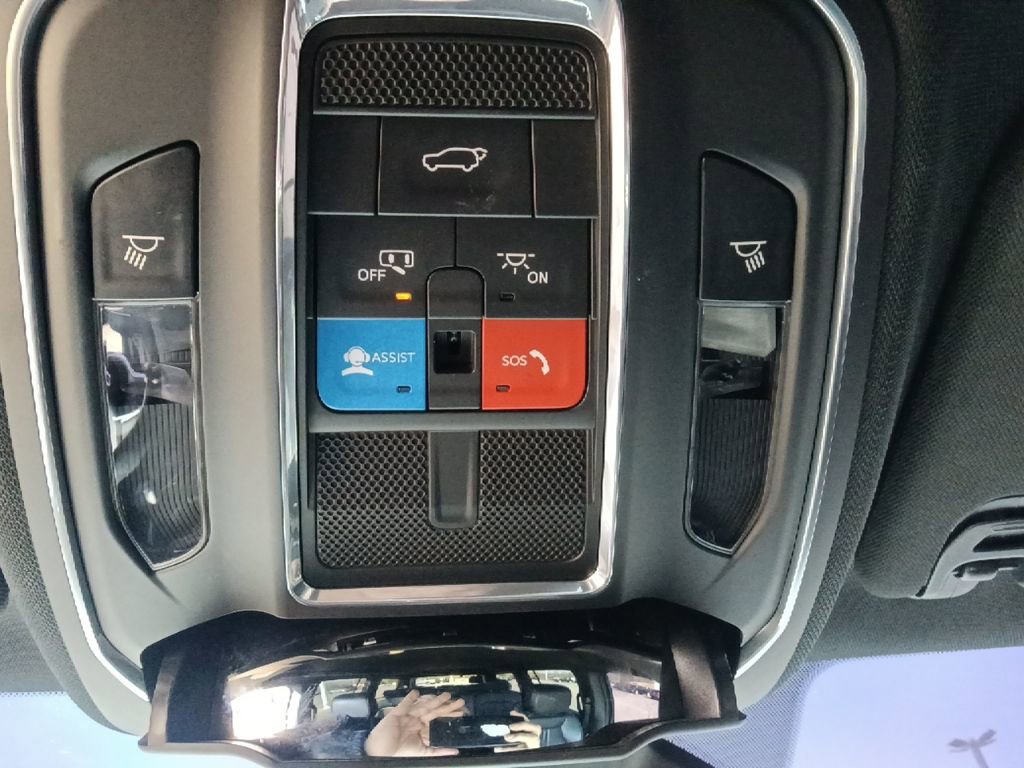 Used 2023 Jeep Wagoneer 2WD image 26