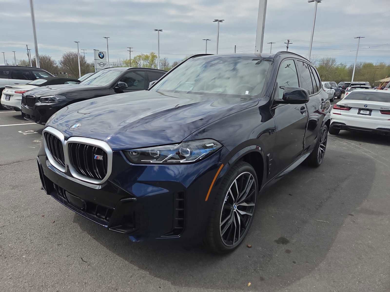 New 2026 BMW X5 M60i w/ Climate Comfort Package image 8