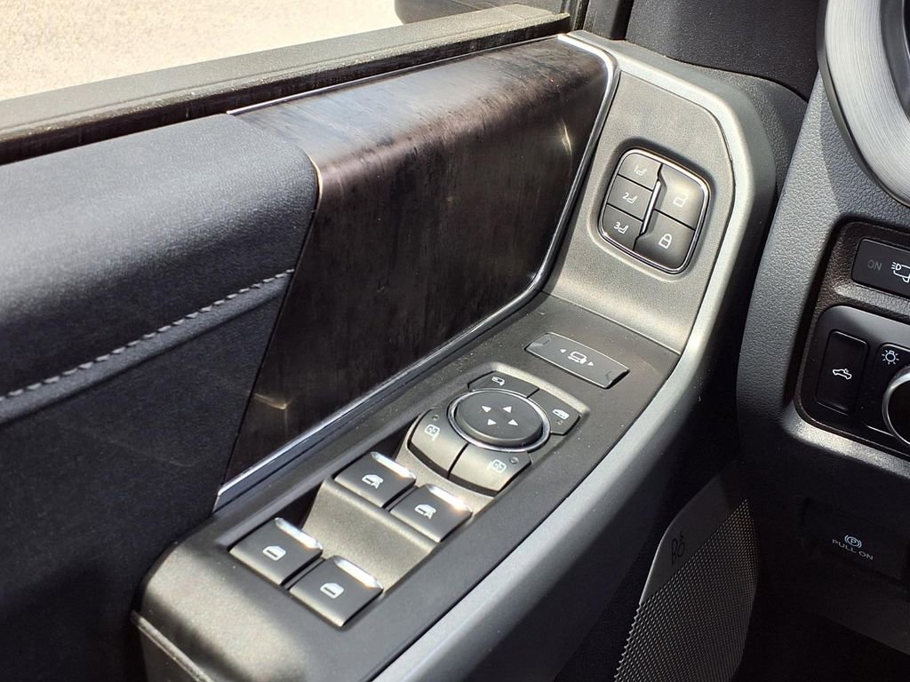 Used 2024 Ford F250 Lariat w/ Black Appearance Package AWD/4WD image 41