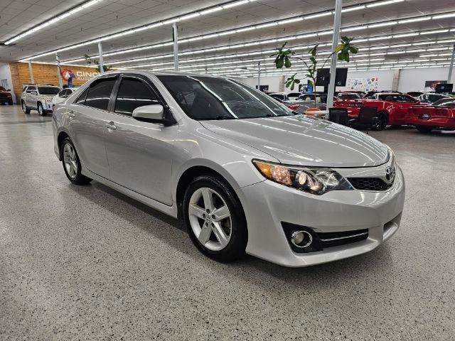 Used 2014 Toyota Camry SE FWD image 3
