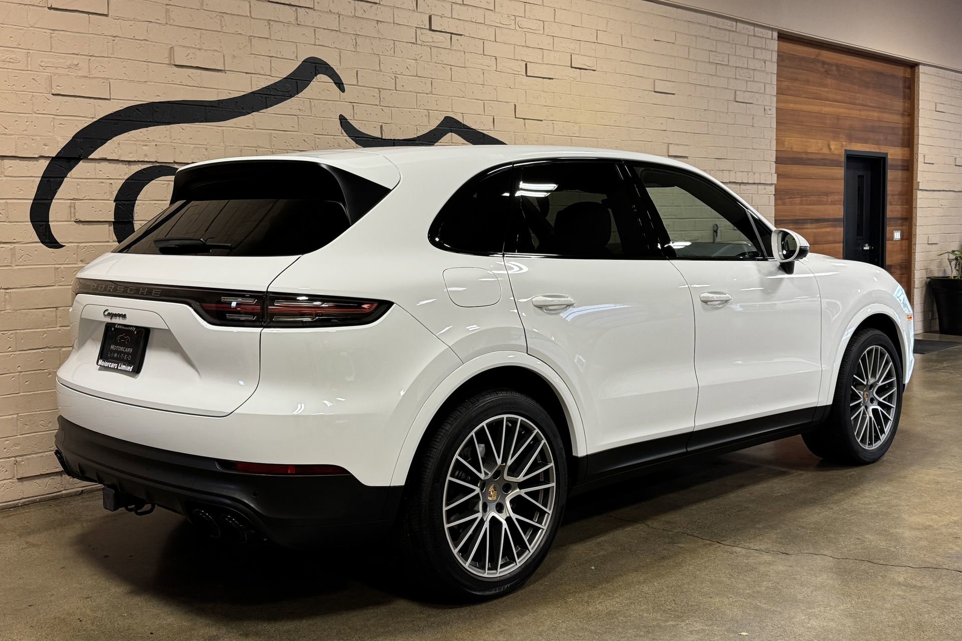Used 2023 Porsche Cayenne Platinum Edition AWD/4WD image 4
