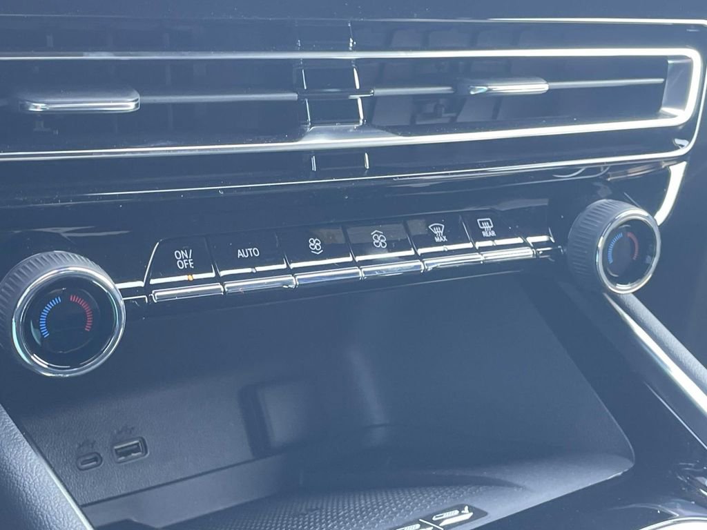 New 2026 Chevrolet Traverse LT image 23