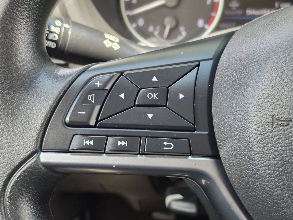 Used 2025 Nissan Sentra SV FWD image 15