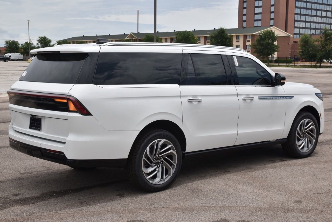 New 2026 Lincoln Navigator L Reserve AWD/4WD image 6