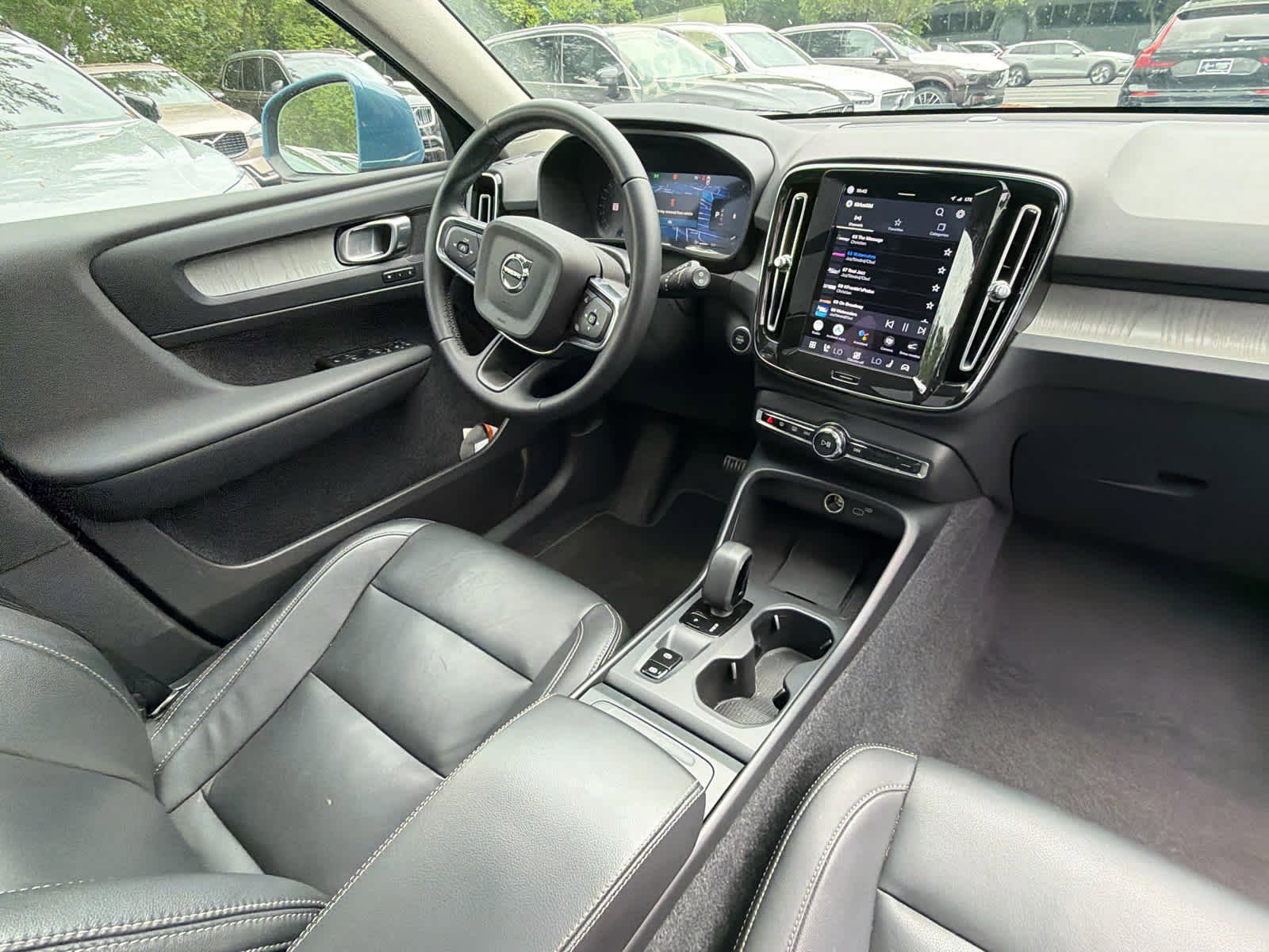 Certified 2025 Volvo XC40 B5 Core AWD/4WD image 19