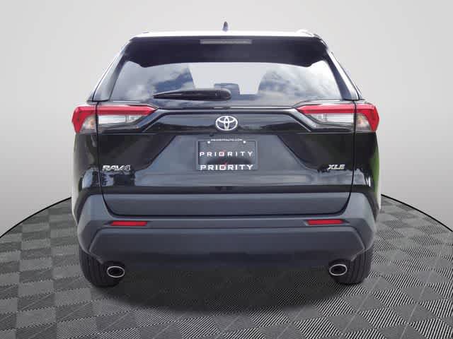 Used 2024 Toyota RAV4 XLE FWD image 3
