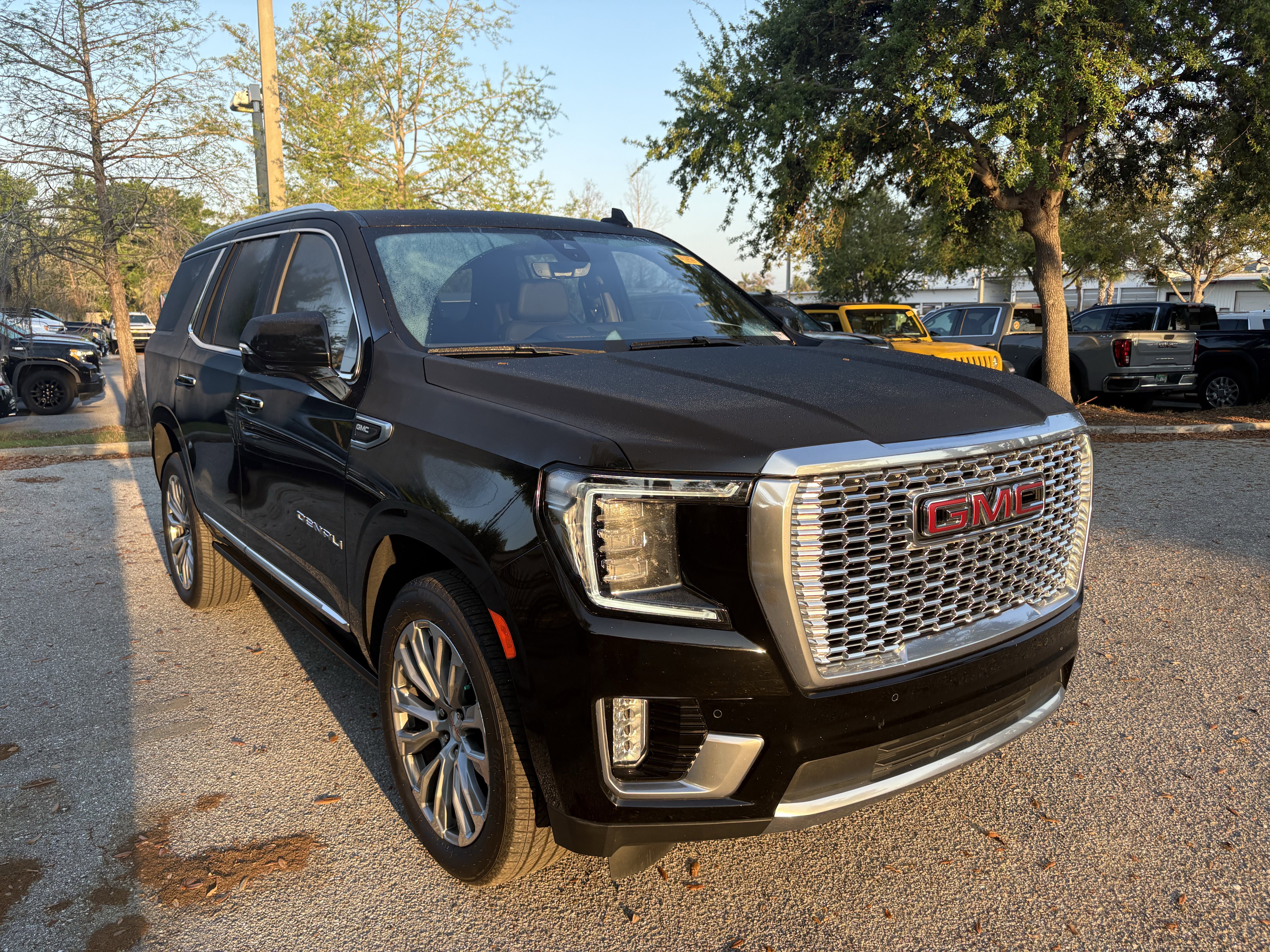 Used 2021 GMC Yukon Denali w/ Denali Premium Package image 1