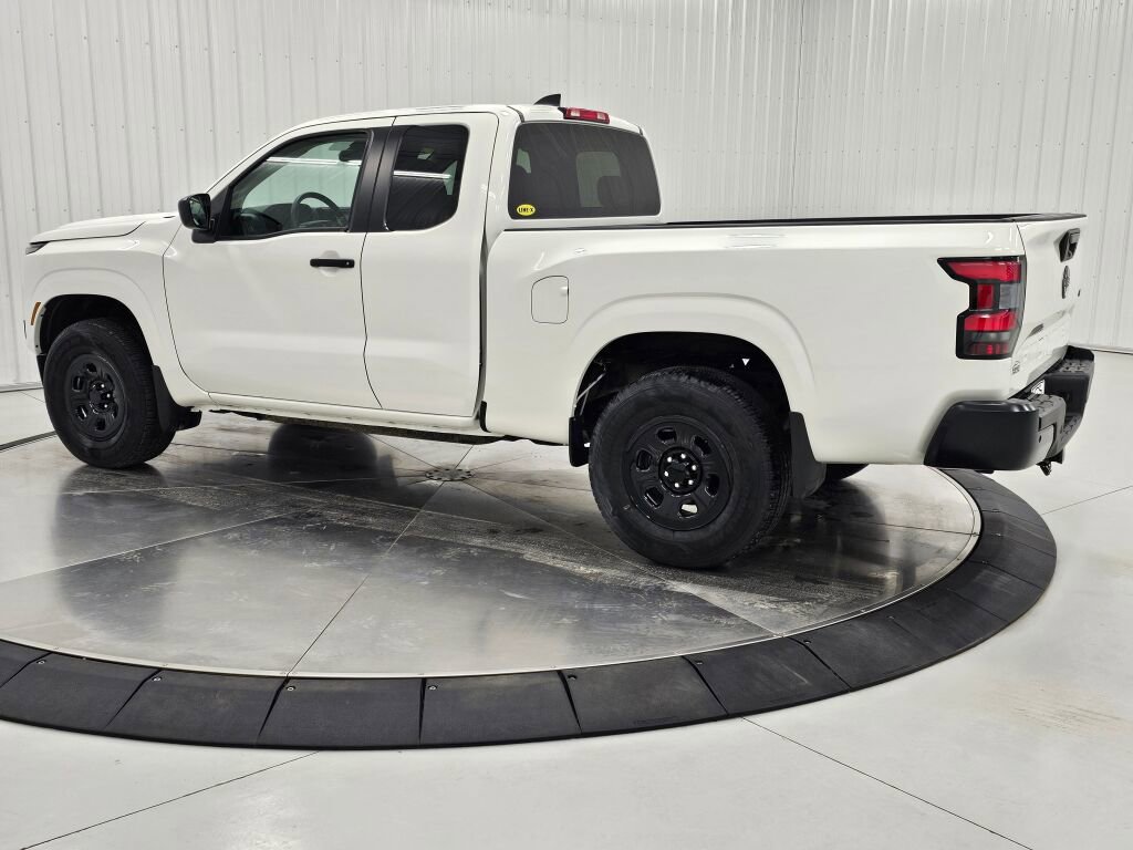 Used 2025 Nissan Frontier S AWD/4WD image 3