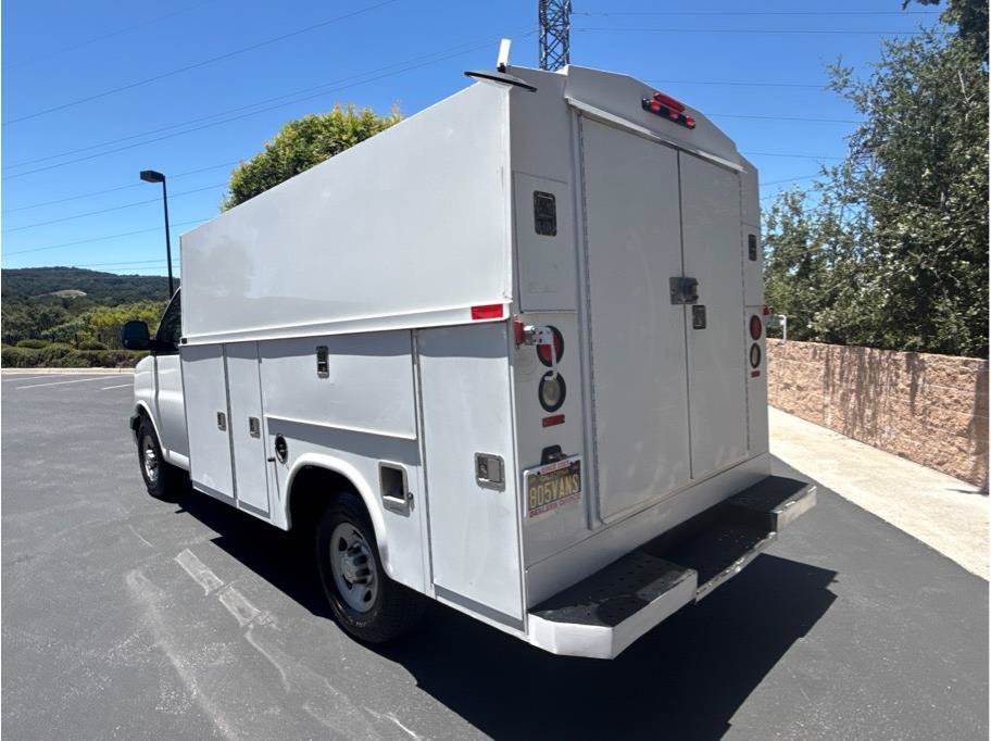 Used 2016 Chevrolet Express 3500 w/ Chrome Appearance Package RWD image 9